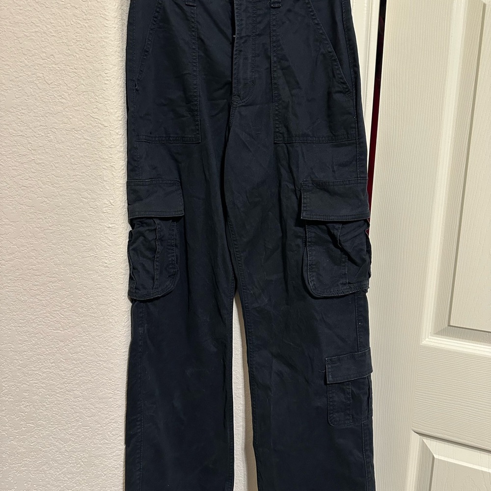 Hollister Women's Ultra High-Rise Baggy Black Cargo Pants